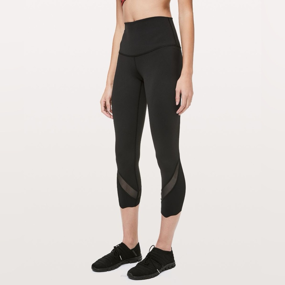 Wunder Under Scalloped Hem High-Rise Crop 23" Roll Down Waistband Mesh Leggings